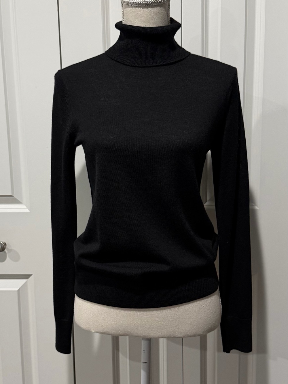 BROOKS BROTHERS BLACK MERINO WOOL TURTLENECK SWEATER- SIZE SMALL